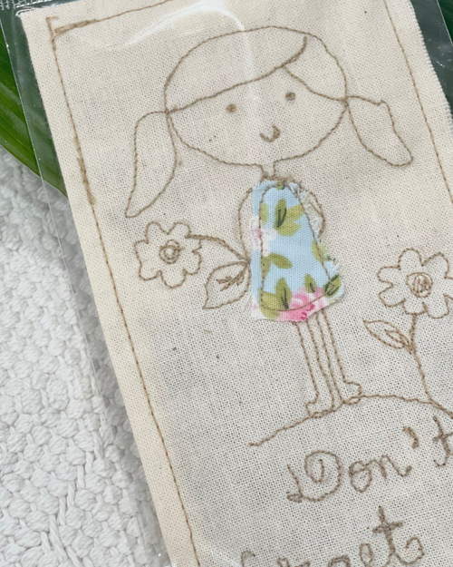 Pouch Aromas de Lavanda com bordado Don't forget to smile