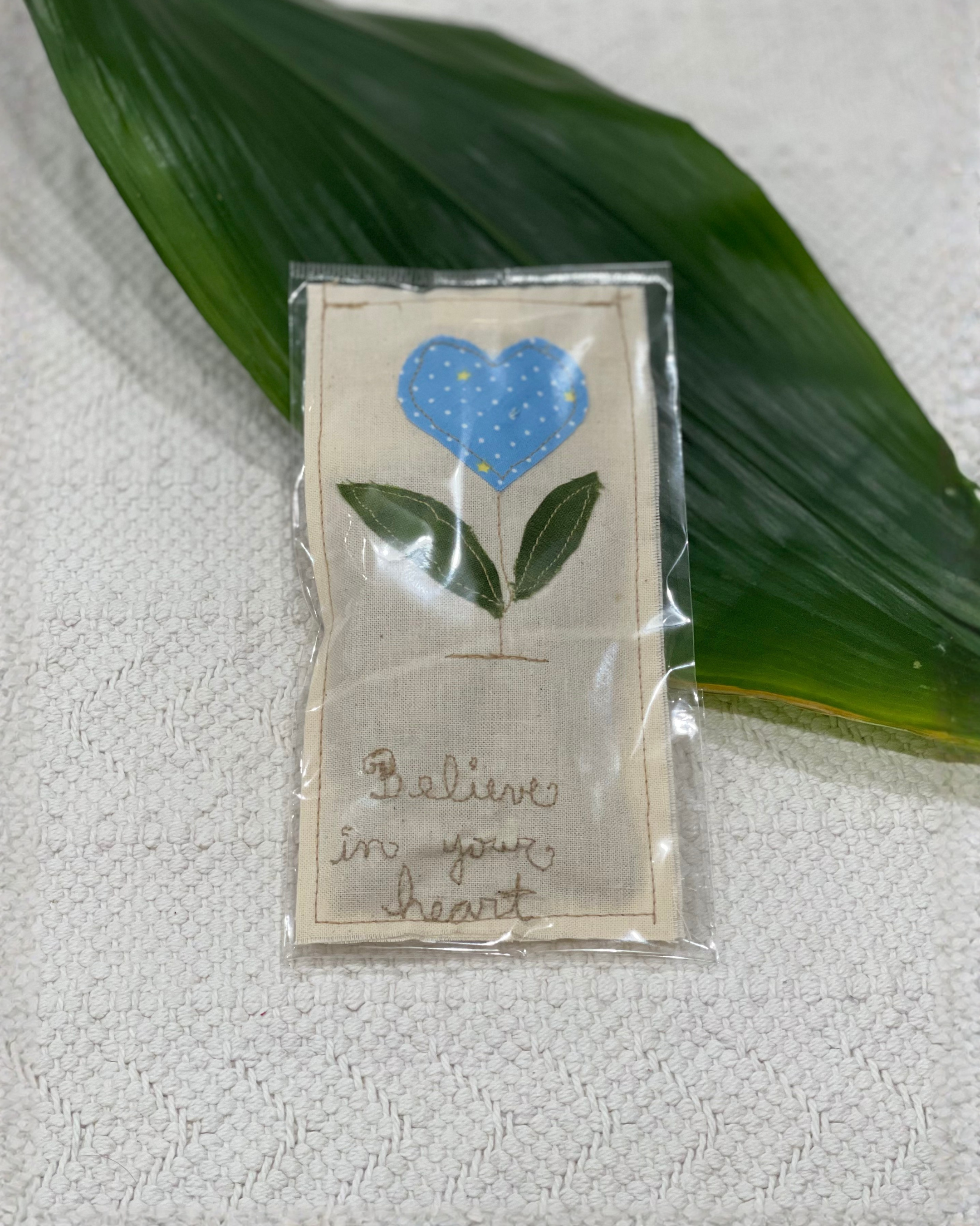Pouch Aromas de Lavanda com bordado Believe in your heart
